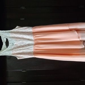 Rue 21 women's peach and cream dress